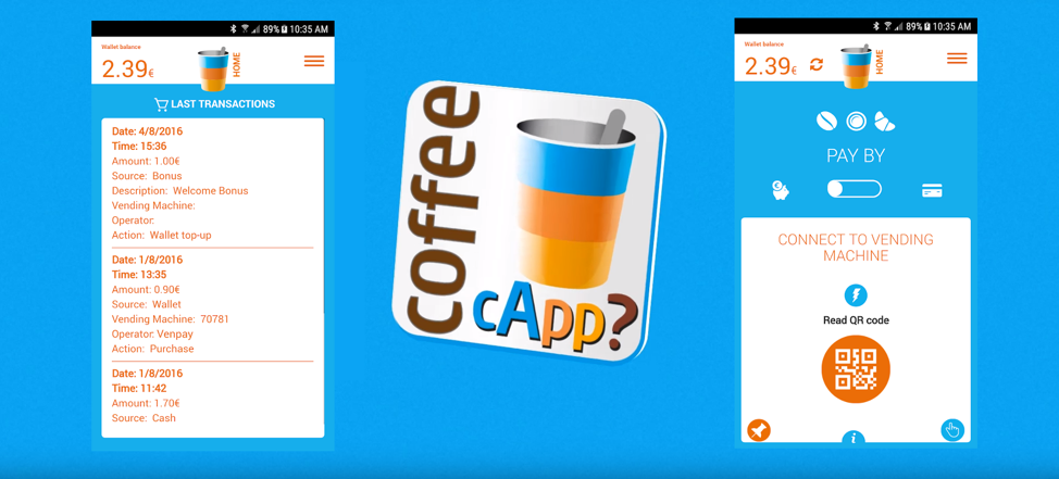 Logo aplikacji Coffee cApp pomiędzy dwoma zrzutami ekranu z tej aplikacji na jasno-niebieskim tle