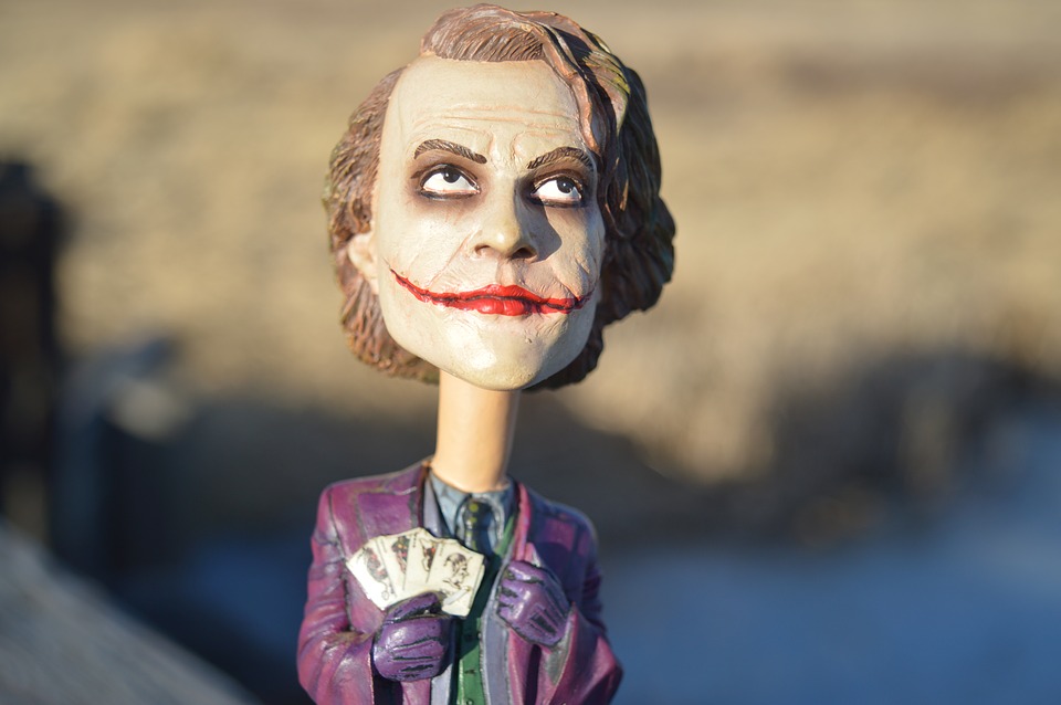 Bobble head Joker'a z długą szyją z filmu Batman: Mroczny Rycerz granego przez Heath Ledger'a