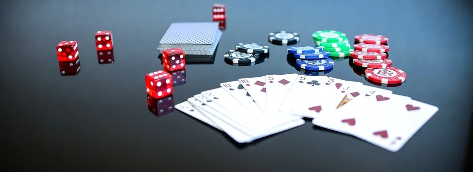 Przedmioty związane z hazardem tj. kości do gry, karty do gry i żetony