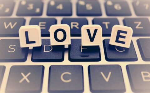 Napis LOVE na klawiaturze