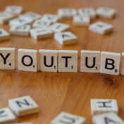 Napis YouTube